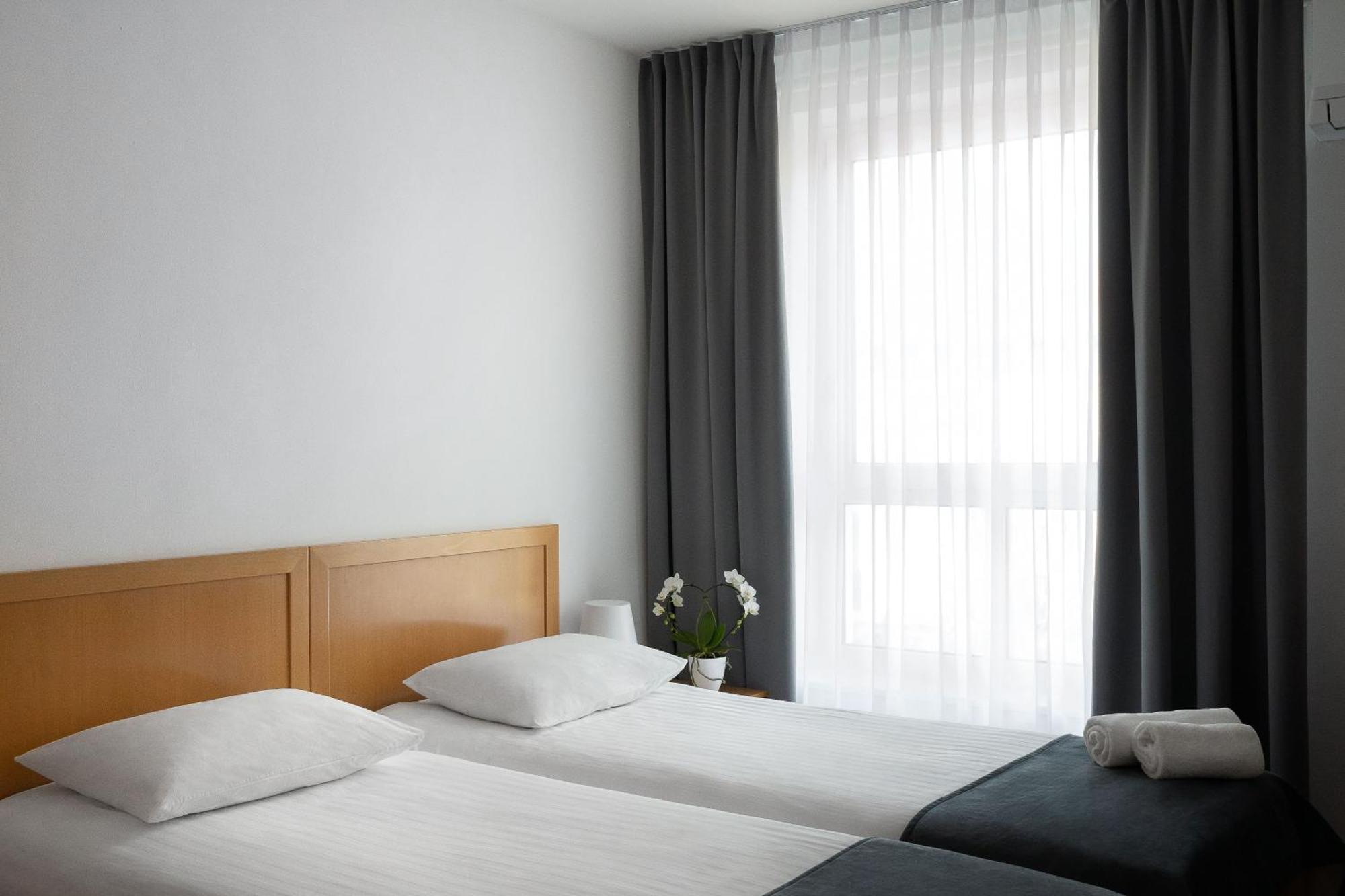 Hotel Tabor Сежана Екстериор снимка