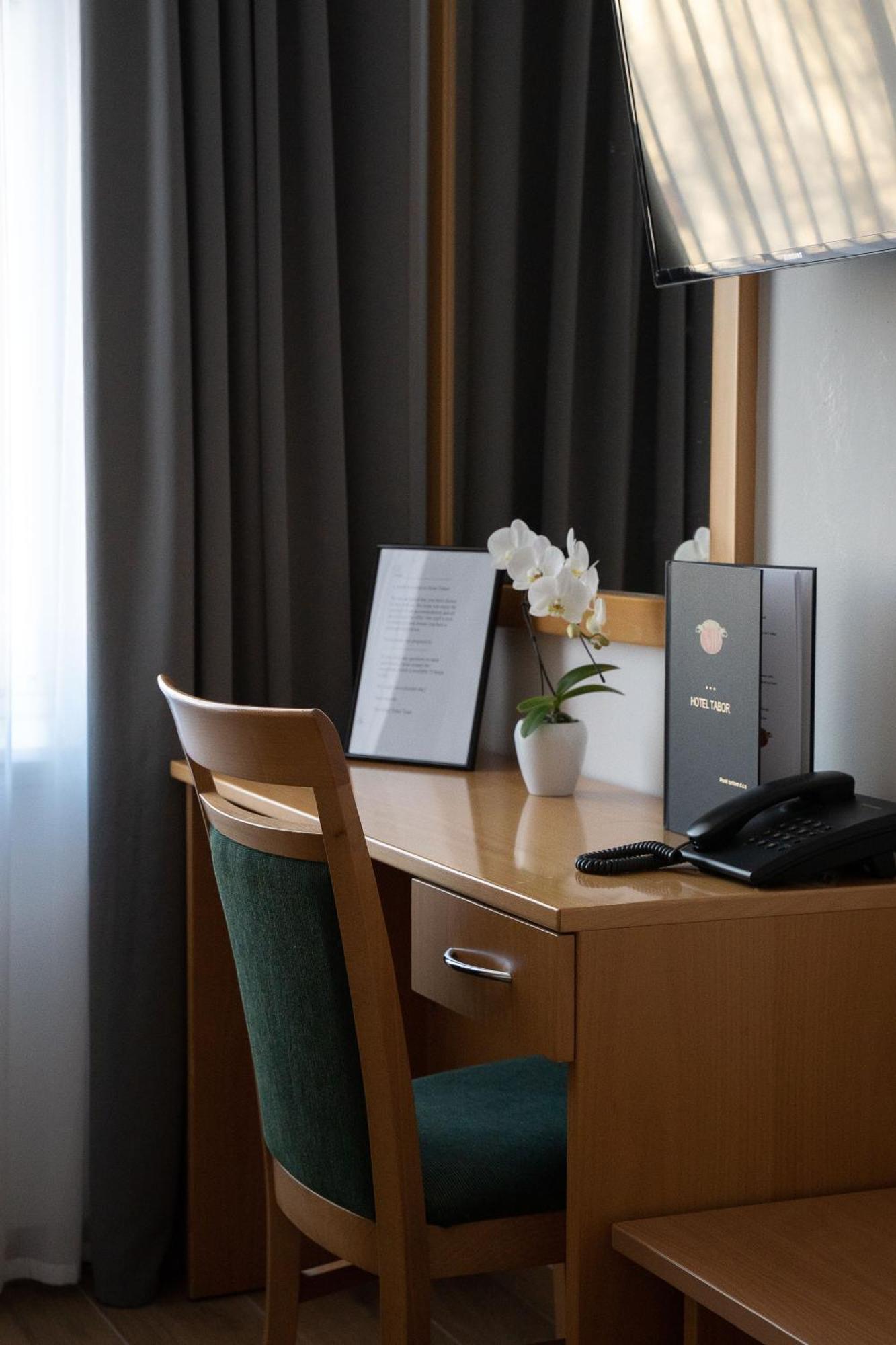 Hotel Tabor Сежана Екстериор снимка