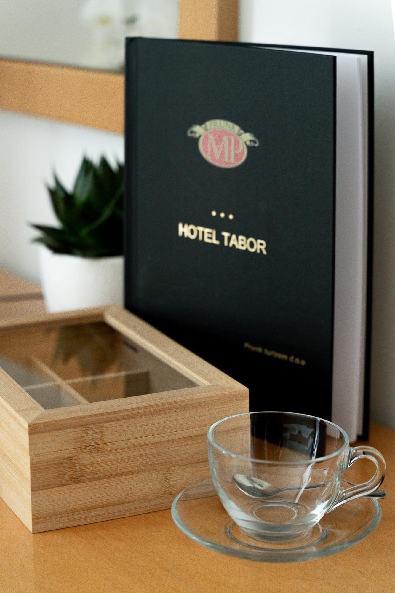 Hotel Tabor Сежана Екстериор снимка