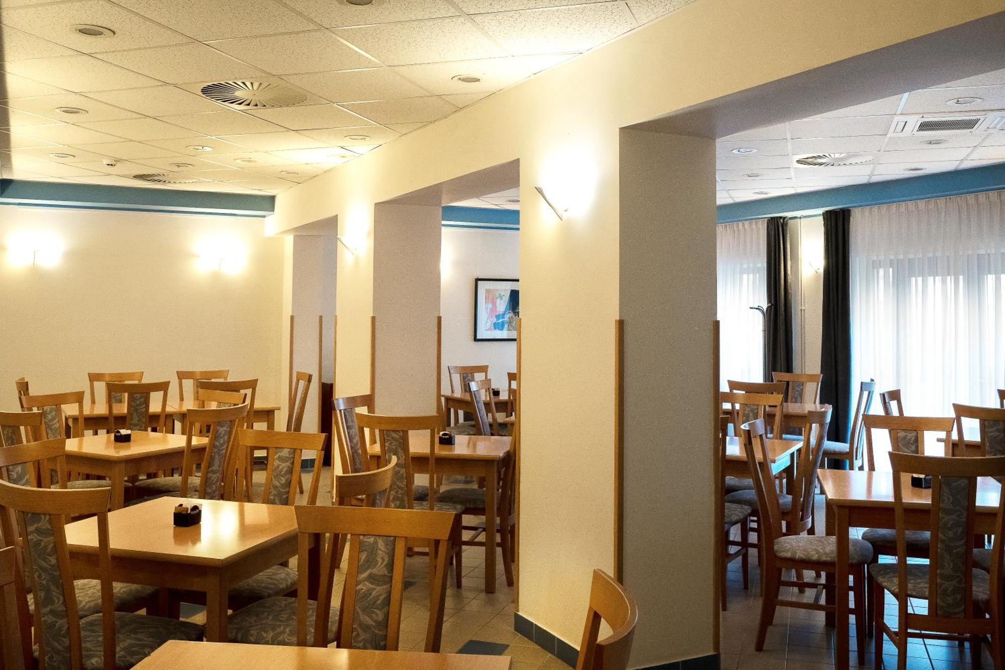 Hotel Tabor Сежана Екстериор снимка