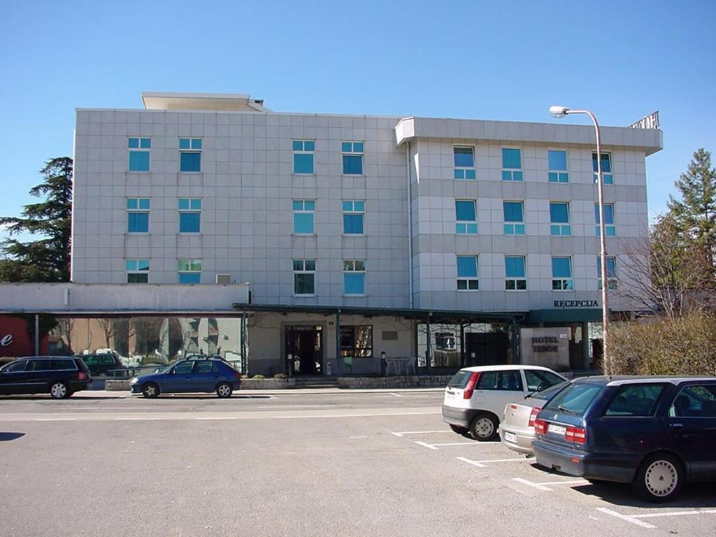 Hotel Tabor Сежана Екстериор снимка