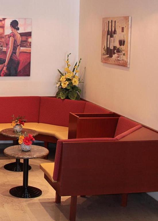 Hotel Tabor Сежана Екстериор снимка