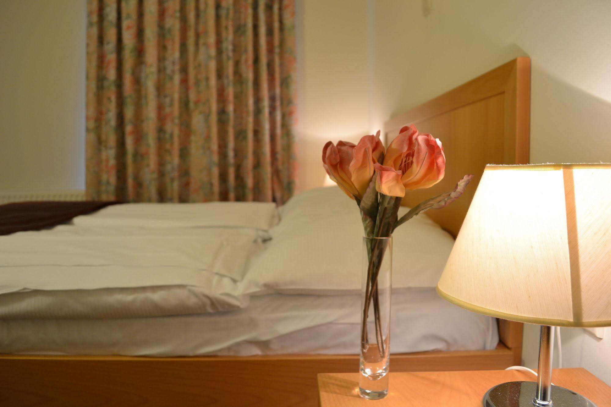 Hotel Tabor Сежана Екстериор снимка